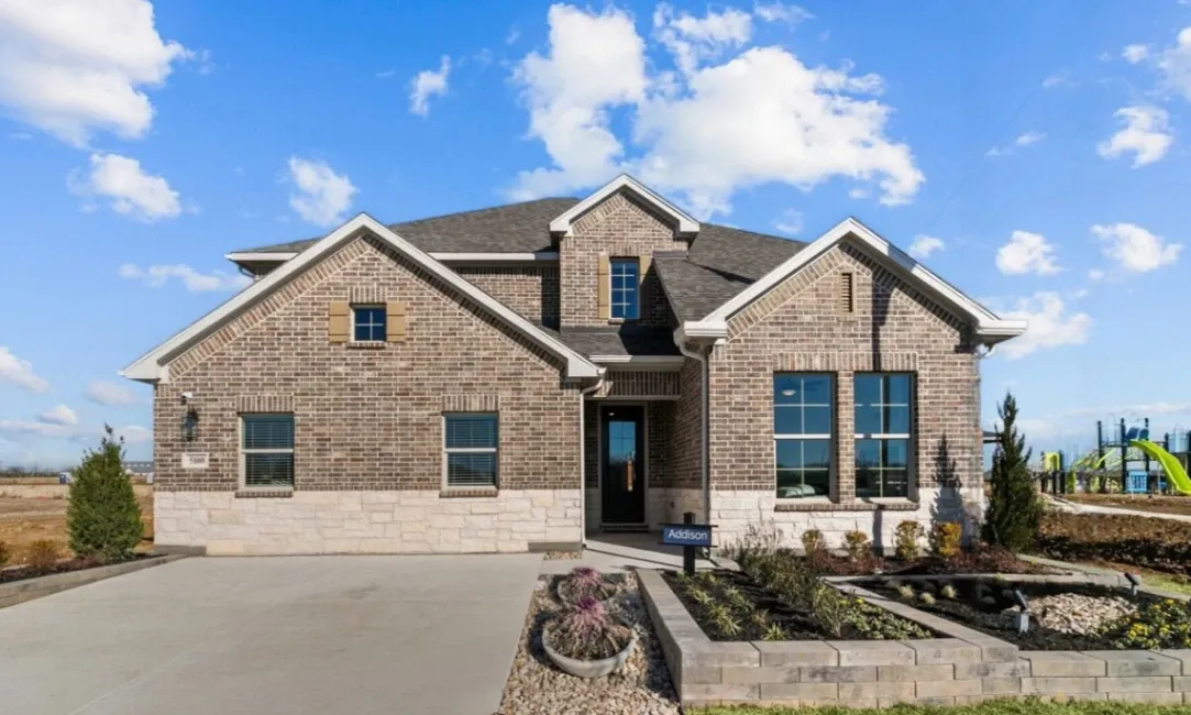 deal for $1,500 off the price of your new home!
As a small token of our appreciation for the heroic services you provide, M/I Homes offers $1,500 off the price of your new home* with our Hometown Hero Program.