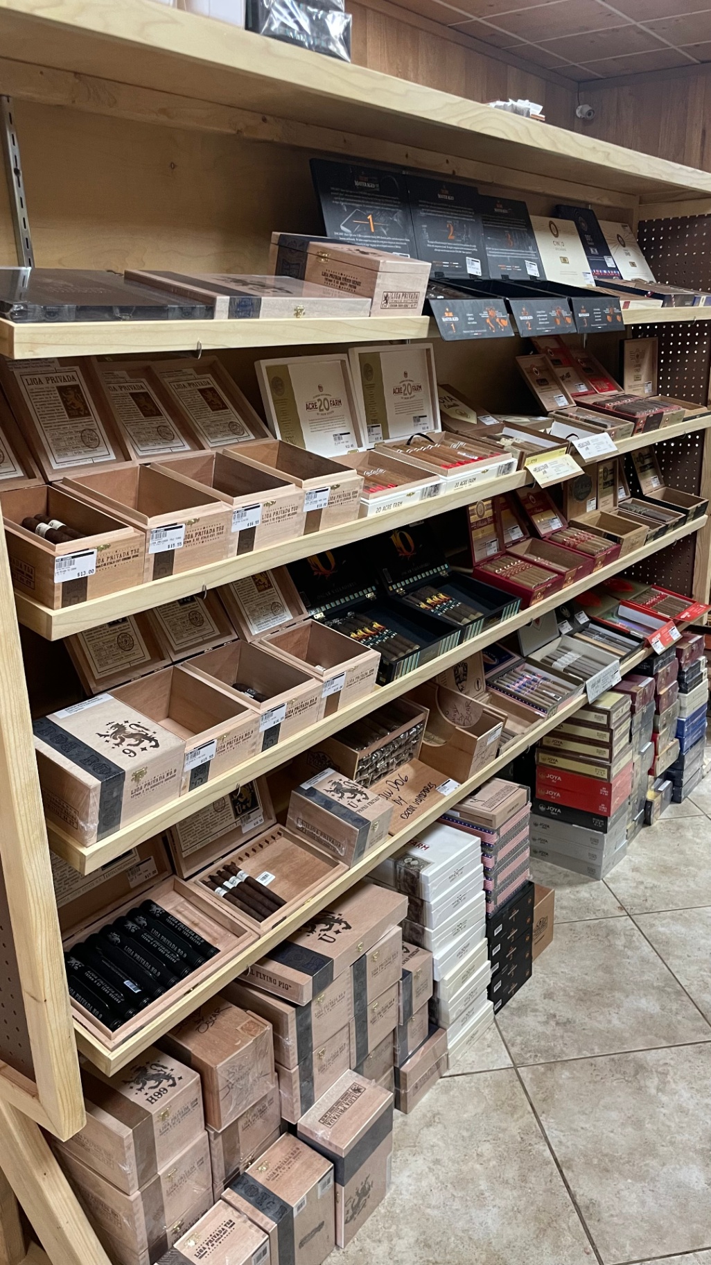 F&M Cigars gallery photo 3