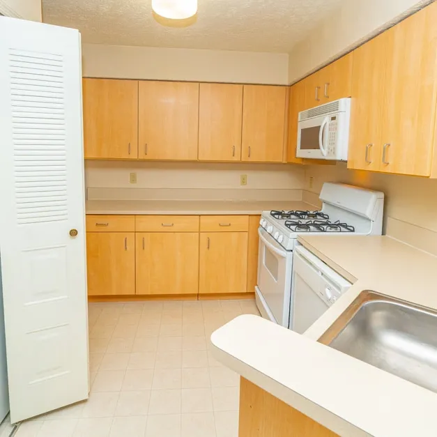 Colonial Pointe @ Fairview Apartments gallery photo 8