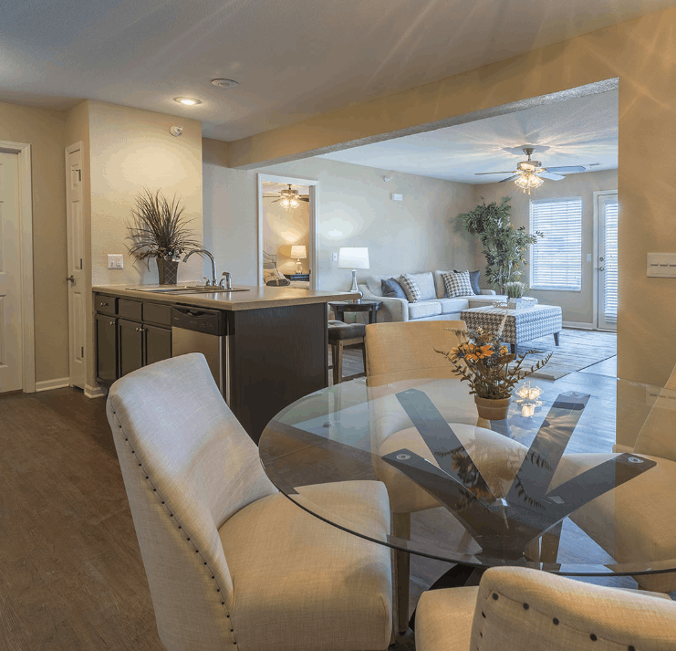 Williamsburg Plaza Apartments gallery photo 2