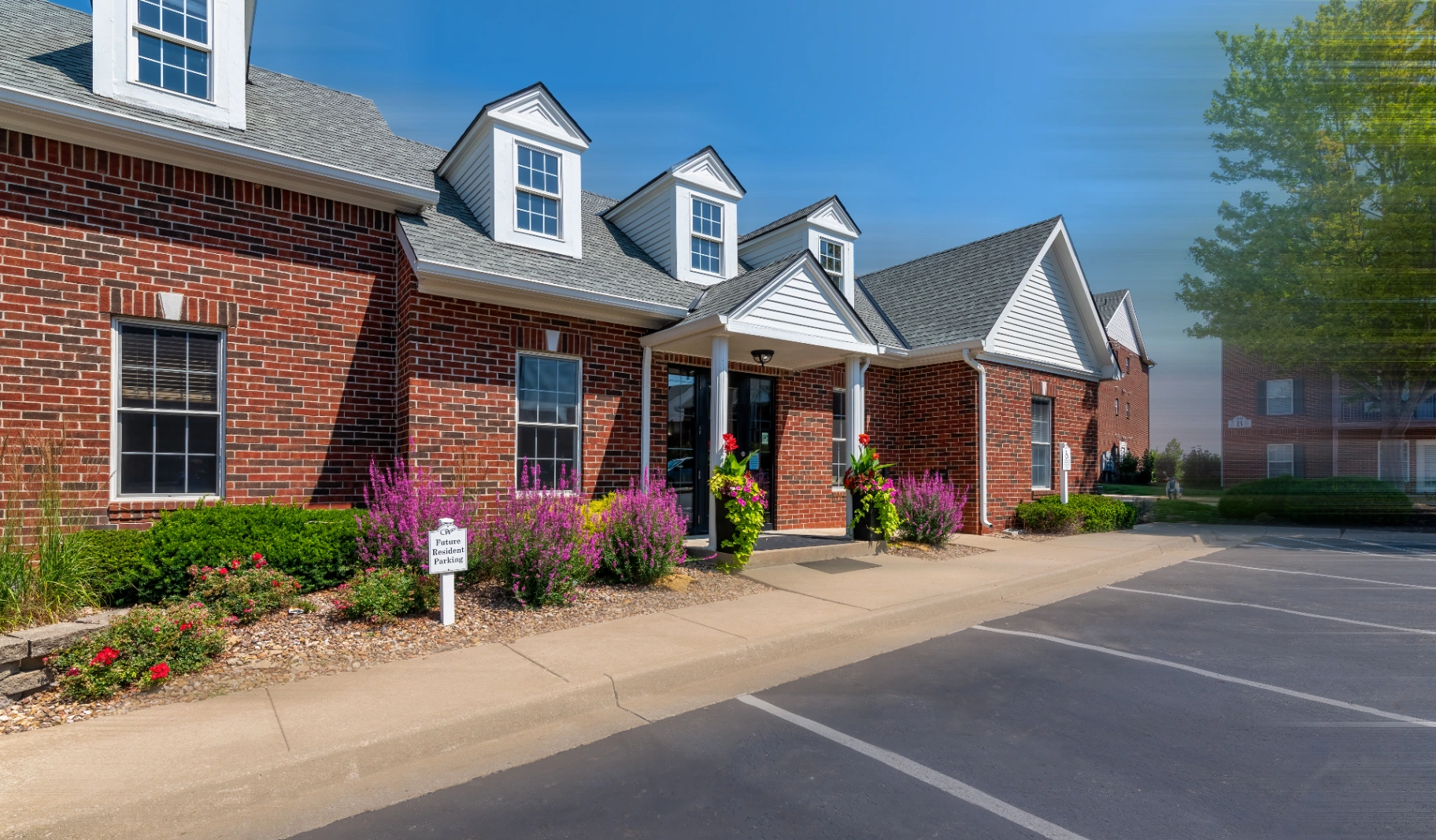 Williamsburg Plaza Apartments gallery photo 6