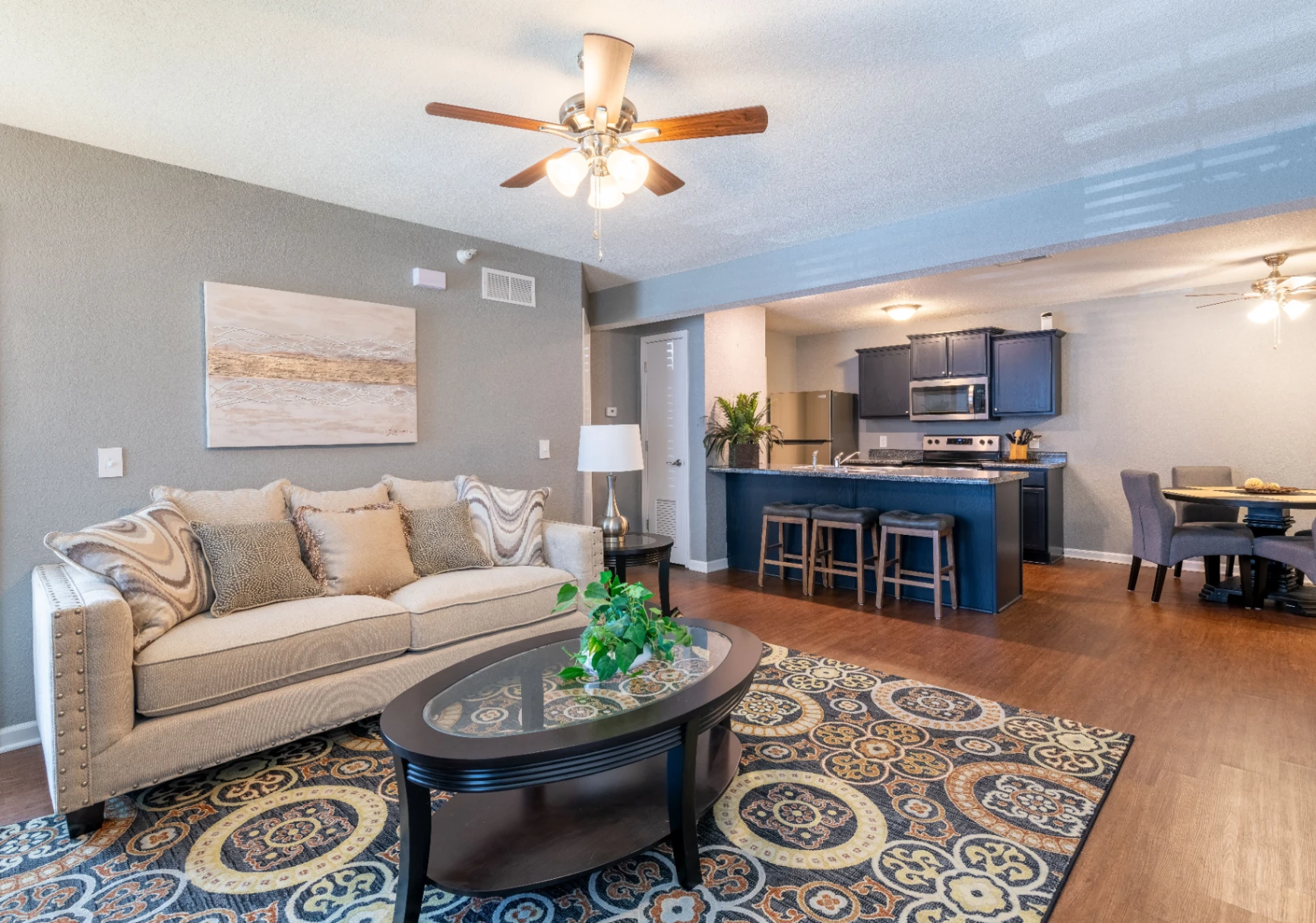 Williamsburg Plaza Apartments gallery photo 8