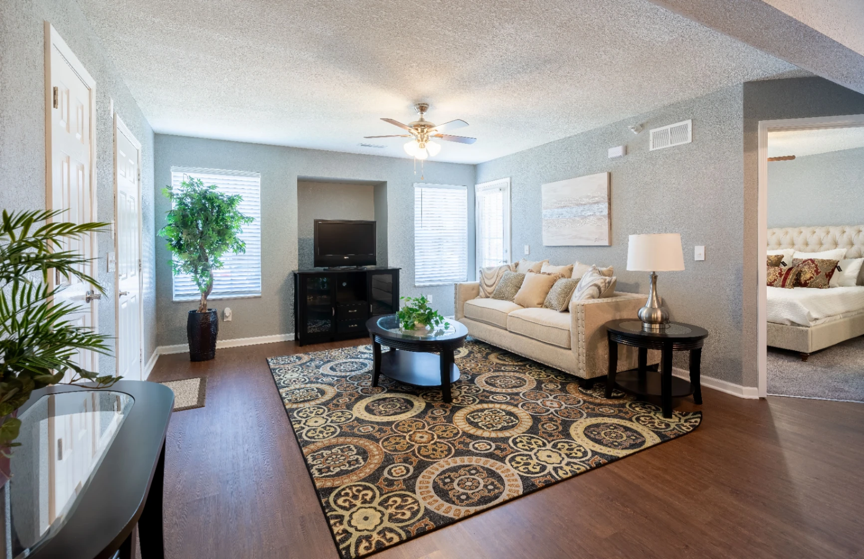 Williamsburg Plaza Apartments gallery photo 10