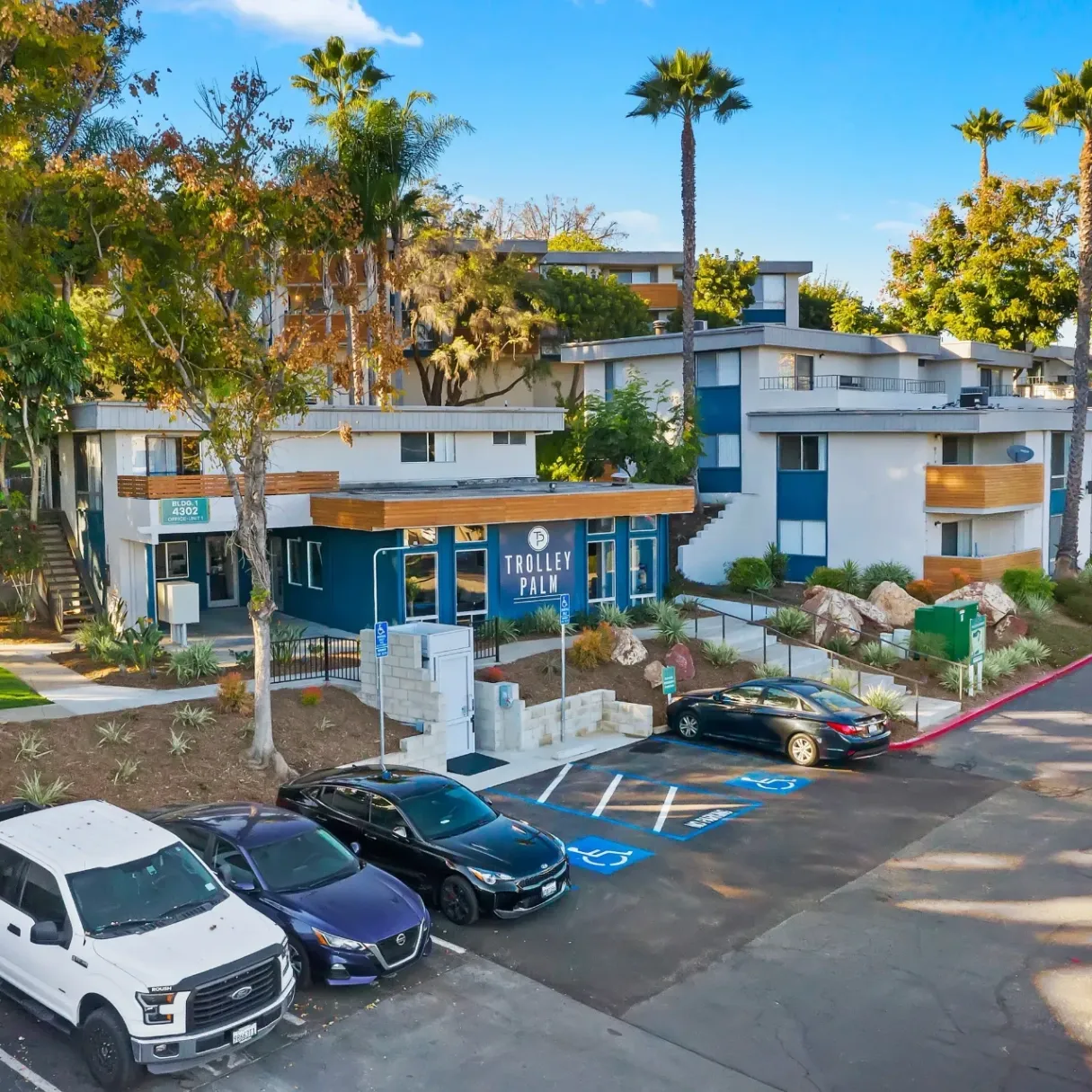 Trolley Palm Apartments gallery photo 9