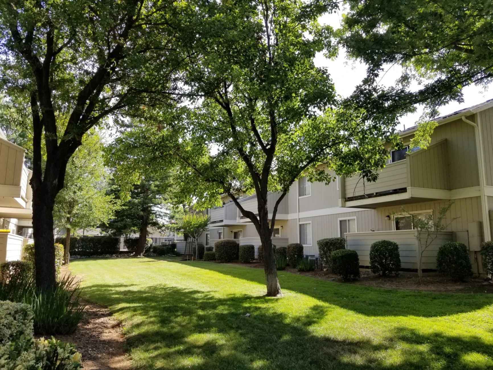 Auburn Creek Apartments gallery photo 1