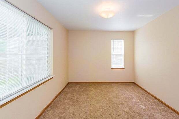 Oak Point Townhomes - Cheryl D Farmer- Hayes gallery photo 3