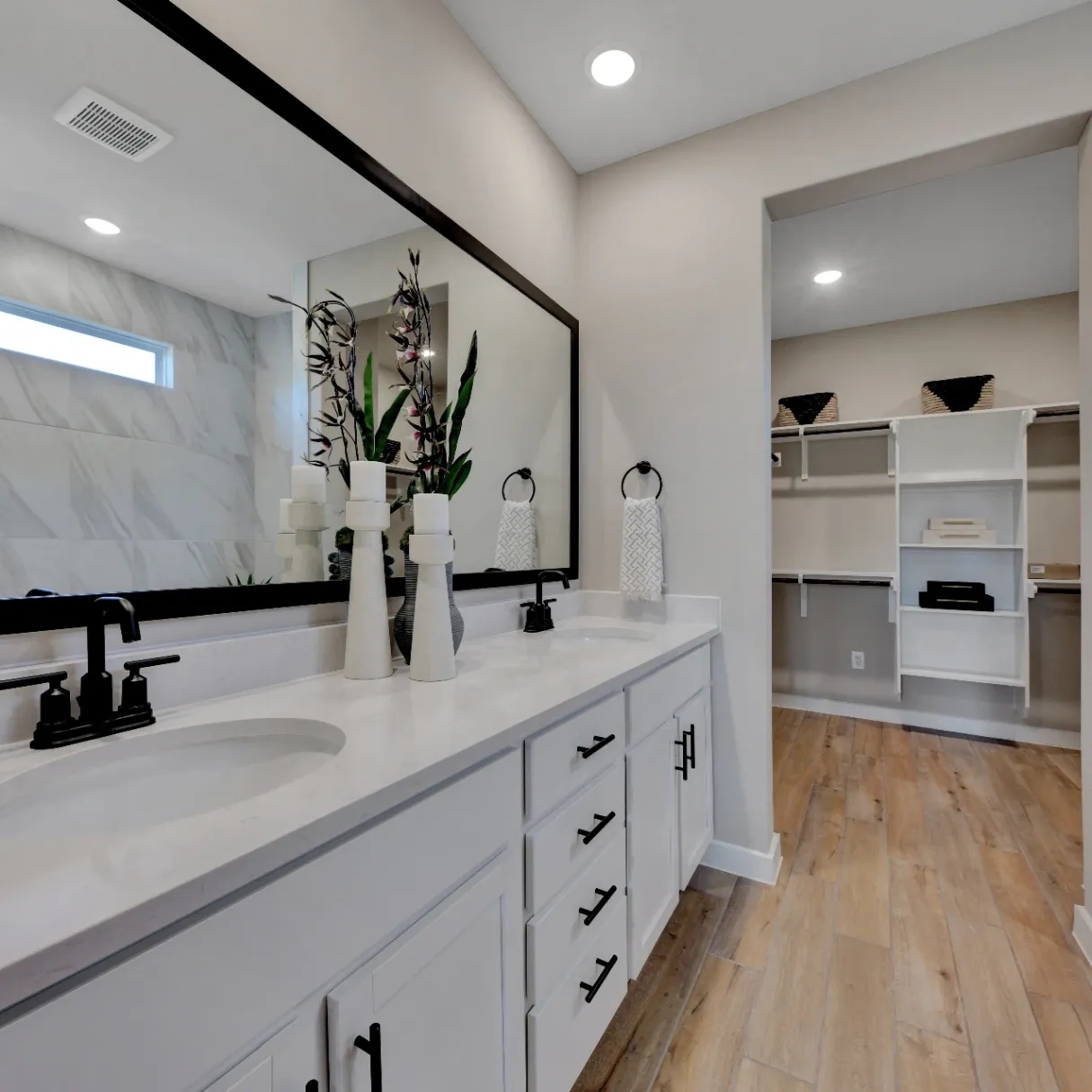 Hakes Brothers at Veranda gallery photo 6