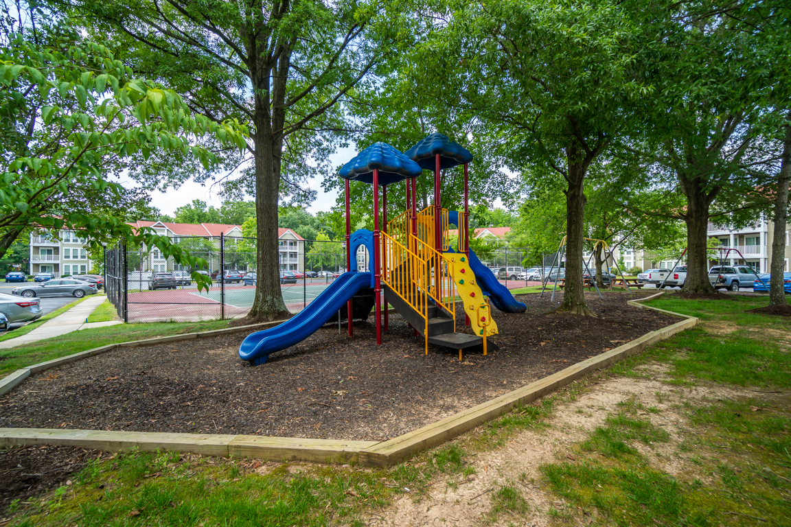 Oaks of Woodlawn Apartments gallery photo 4