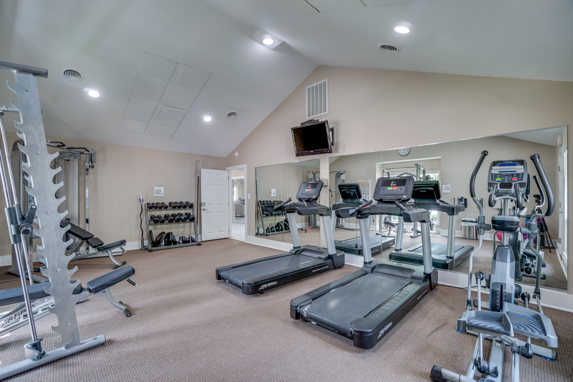 Oaks of Woodlawn Apartments gallery photo 5