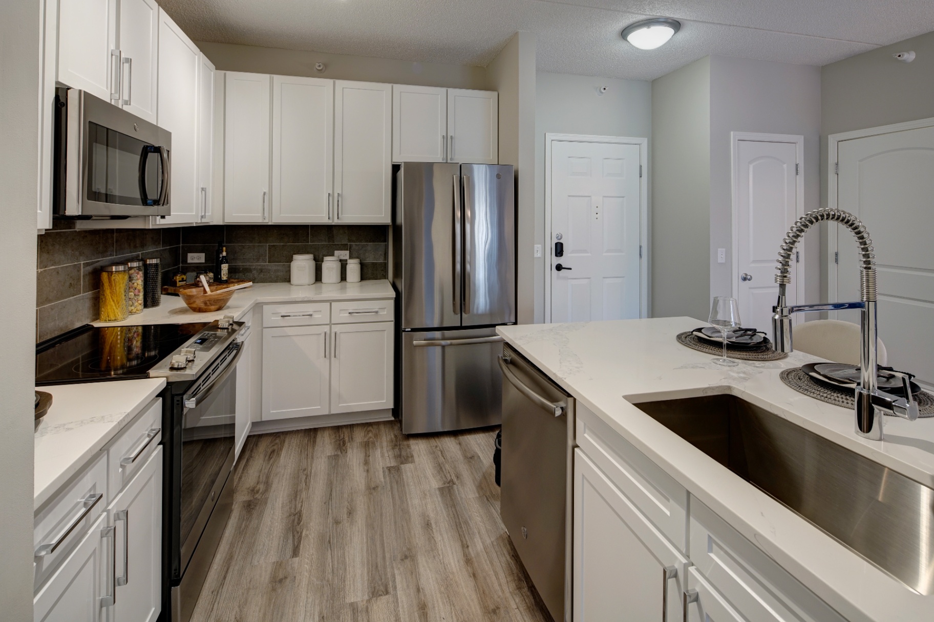 The Mil'Ton Apartments gallery photo 1