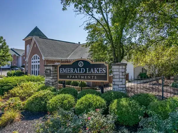 Emerald Lakes gallery photo 1