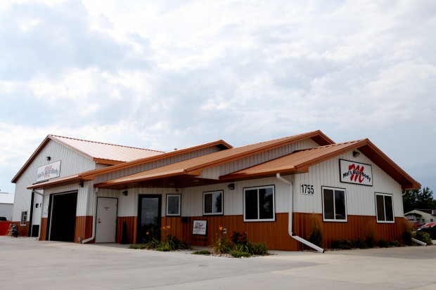 Mel's Auto Body gallery photo 1