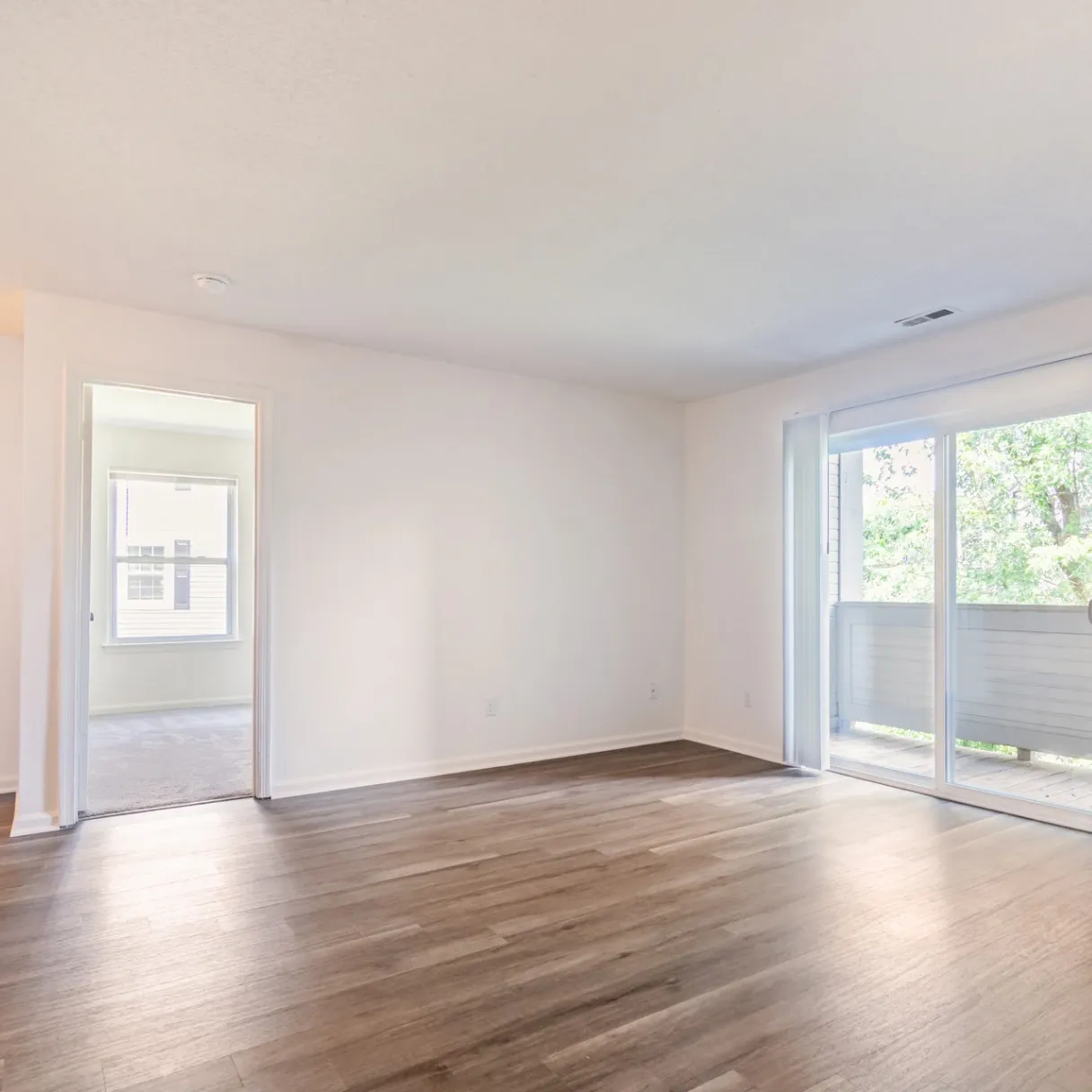 Lakewood Apartments gallery photo 8