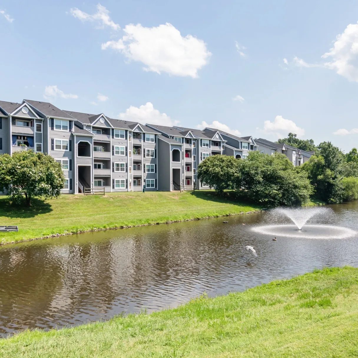 Lakewood Apartments gallery photo 4